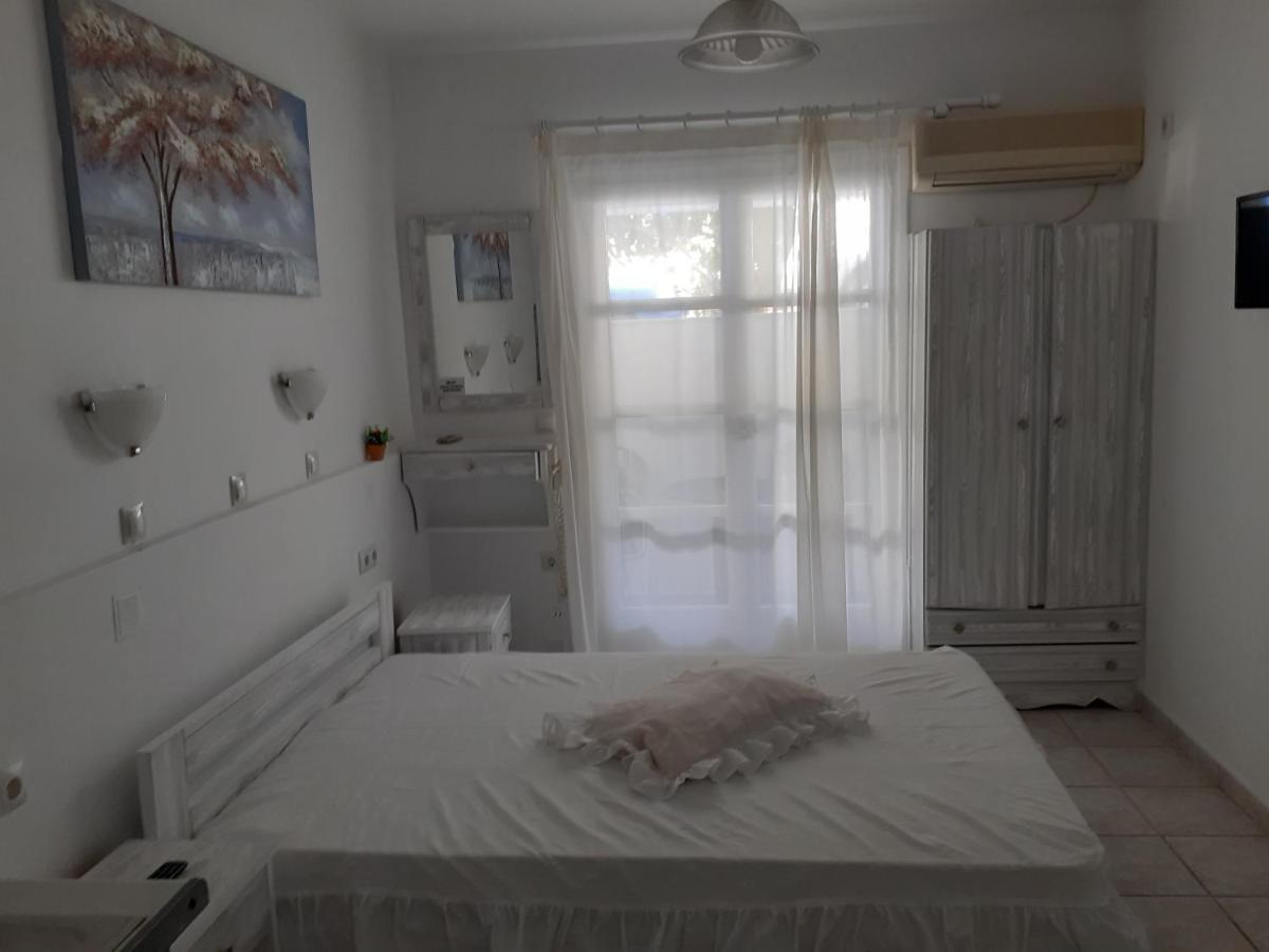 Simos Luxury Apartments Naxos City Екстериор снимка